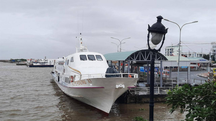 Hon 43.000 du khach mac ket tai Phu Quoc do thoi tiet xau duoc ho tro gi?