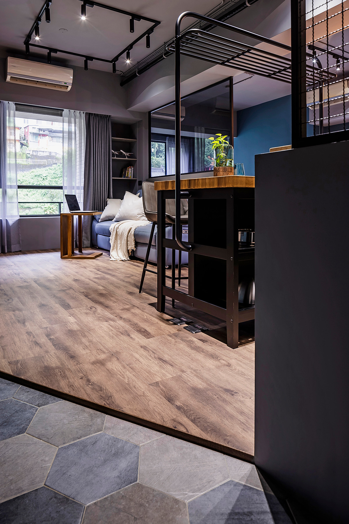 Can ho 12m² dep den kho tin cua co nang doc than-Hinh-5