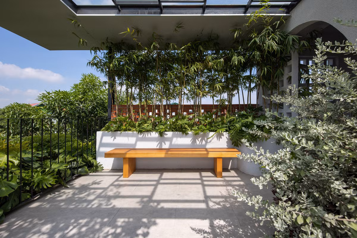 Cuối cùng là khu vườn nhỏ, nơi các con có thể tự tay nuôi dưỡng, chăm sóc cây, nơi cả gia đình và bạn bè có thể quây quần, thư giãn, tổ chức những bữa tiệc ấm cúng.