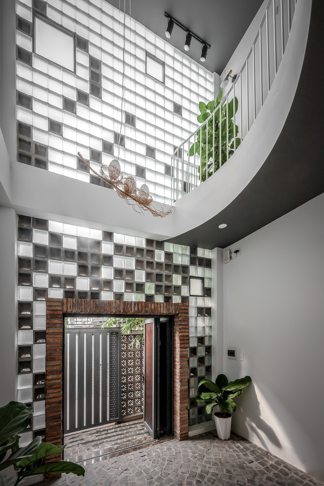 Kiến trúc sư cho biết công trình là sự kết nối hoàn hảo giữa ánh sáng, gió tự nhiên và cây xanh. Nguồn ảnh: Minq Bui