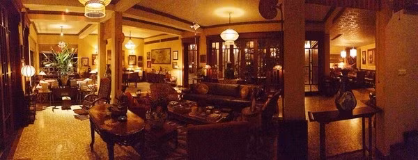 Khung cảnh bao quát căn biệt thự sang trọng và cổ kính. Ảnh: Yan