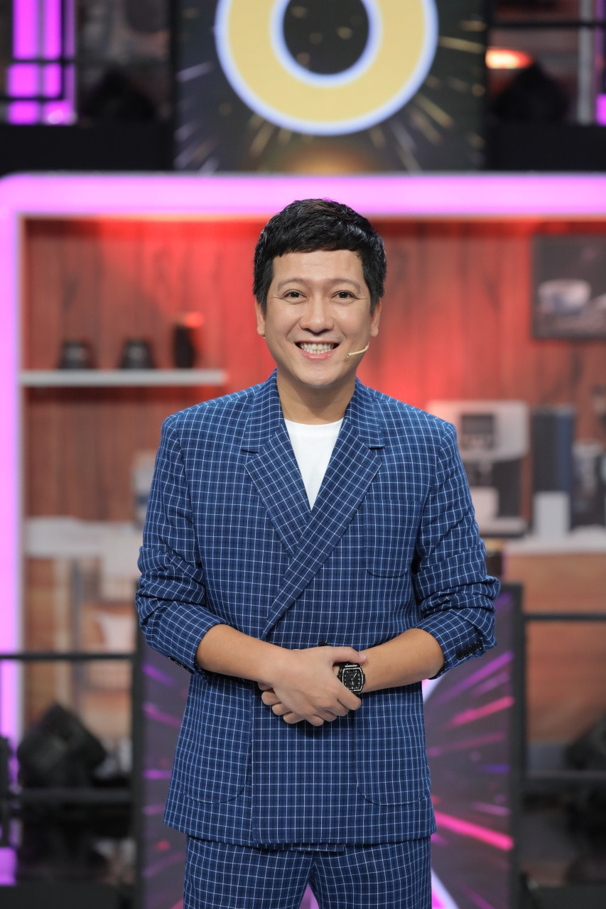 Bên cạnh đó, thu nhập của Trường Giang cũng đến từ việc đóng phim và quay quảng cáo. Ảnh: Dân Việt