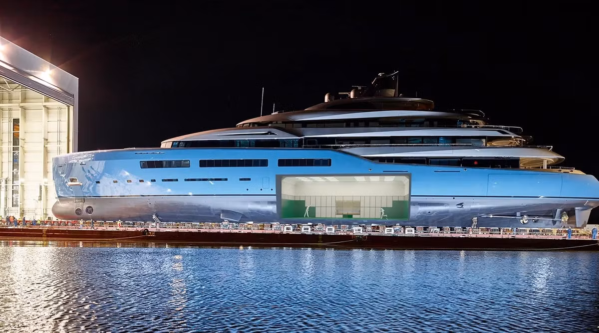 Du thuyền Aviva có chiều dài 98,4m, nặng khoảng 4.600 tấn, với vận tốc tối đa đạt 20 hải lý/h. Ảnh: Boatinternational