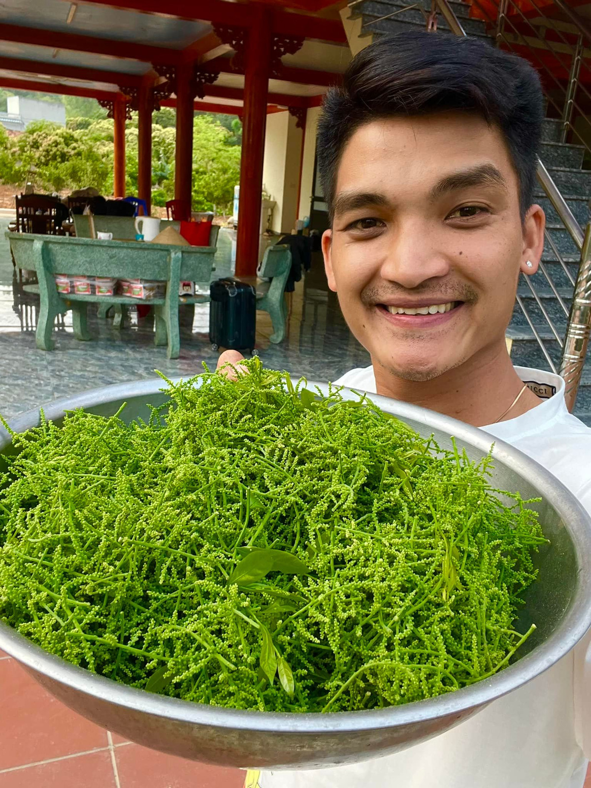 Sau khi giành giải á quân Cười Xuyên Việt 2015, Mạc Văn Khoa dần khẳng định vị trí trong lòng khán giả bằng ngoại hình chân chất, lối diễn xuất tự nhiên và gần gũi. Ảnh: FBNV