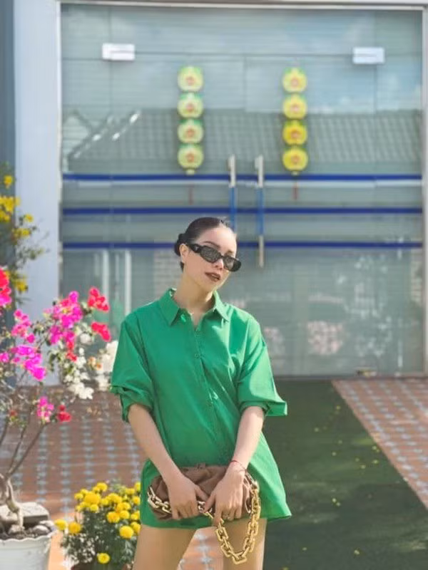 Choang ngop co ngoi “khung” o que cua Tra Ngoc Hang