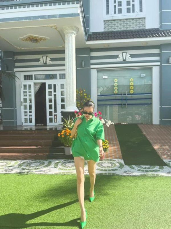 Ngôi nhà của Trà Ngọc Hằng rộng lớn, có gam màu trang nhã. Ảnh: FBNV