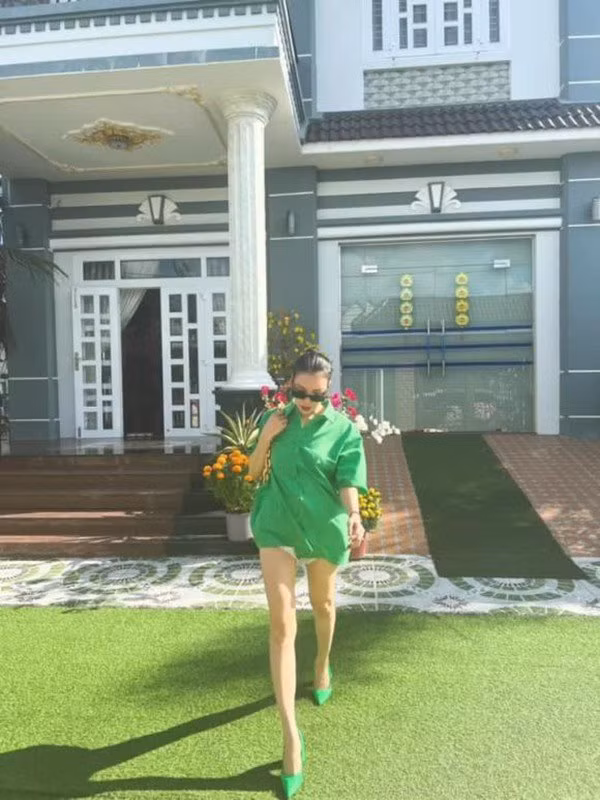 Ngôi nhà của Trà Ngọc Hằng rộng lớn, có gam màu trang nhã. Ảnh: FBNV