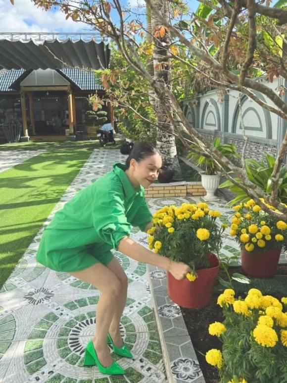 Bên hông nhà còn có chiếc chòi nhỏ để cả nhà nghỉ ngơi. Ảnh: FBNV