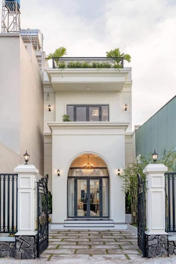 Nhà 2 tầng theo phong cách tân cổ điển là xu hướng chưa bao giờ giảm nhiệt. Ảnh: Facebook