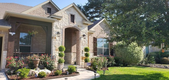 Tổ ấm của nam ca sĩ có 4 phòng ngủ, 2 phòng ăn, bếp và phòng chơi lớn. Ảnh: Zing