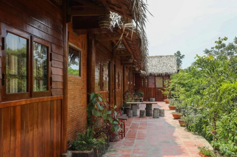 Toàn bộ ngôi nhà được chống đỡ với 36 cột vững chãi và có tổng chi phi xây dựng gần 6 tỷ đồng. Ảnh: Dân trí