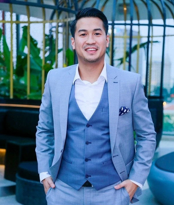 Thiếu gia Phillip Nguyễn đang giữ vị trí chủ chốt của IPPG giống như các anh chị em trong nhà. Cụ thể, Phillip Nguyễn là Phó Tổng giám đốc phát triển dự án đồng thời là CEO của IPP Travel Retail. Ảnh; FBNV