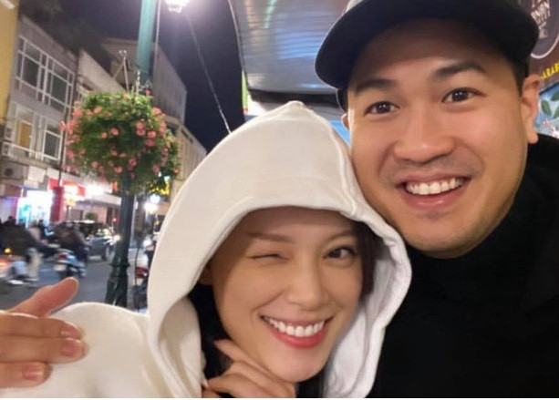 Phillip Nguyễn - Linh Rin liên tục khiến dân tình ghen tị vì những khoảnh khắc ngọt ngào. Ảnh: FBNV