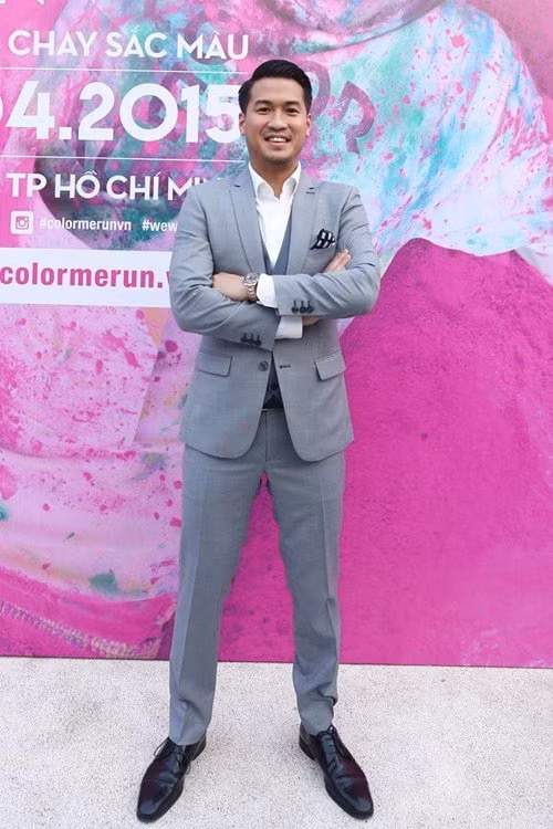 Dù gia đình giàu có nhưng Phillip Nguyễn tự lập từ sớm, anh vừa học vừa làm thêm nhiều công việc khác nhau như nhân viên bán hàng, trợ lý phòng mạch, thu ngân trong nhà hàng...Ảnh: Yan