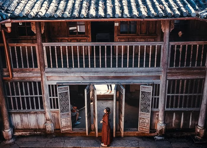 Hàng trăm năm đã trôi qua, dinh thự vẫn rất chắc chắn và kiên cố, đứng vững trước đổi thay của miền núi phía Bắc. Ảnh: Cakeo86