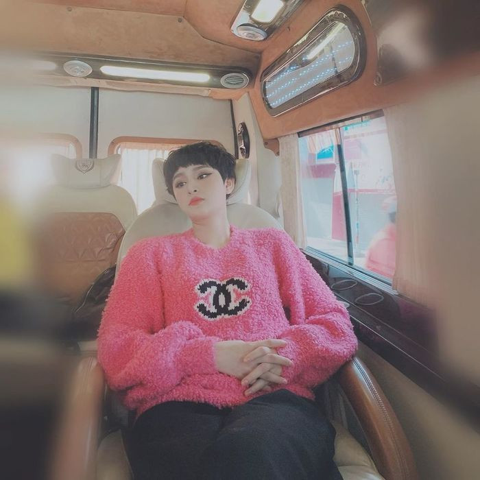 Chiếc áo len xù Gucci được Hiền Hồ chi đến 52 triệu đồng. Ảnh: Dân Việt