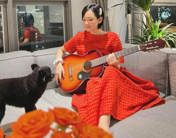 Căn hộ Hiền Hồ đang ở vô cùng rộng rãi, được trang trí theo phong cách hiện đại. Ảnh: FBNV