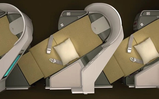 A350 có tổng cộng 29 ghế hạng thương gia được thiết kế so le như hình xương cá và ghế ngồi có thể ngả tới 180 độ thành giường nằm. Ảnh: VNA