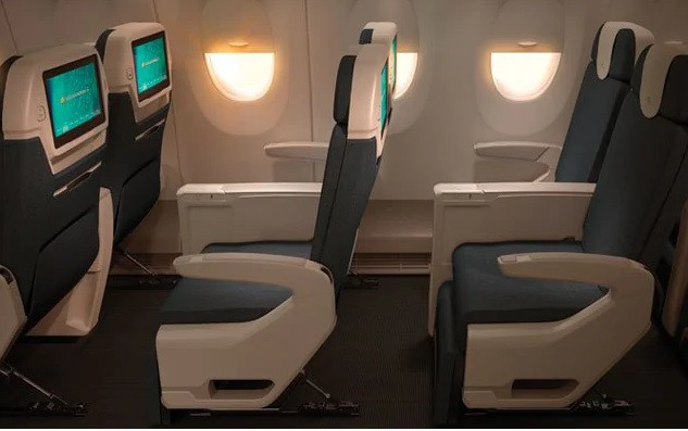 Airbus A350 của Vietnam Airlines có sức chứa lên đến 305 chỗ ngồi, vận tốc 901km/giờ, chiều dài 66,89m, sải cánh 64,75m, chiều cao 17,05m.