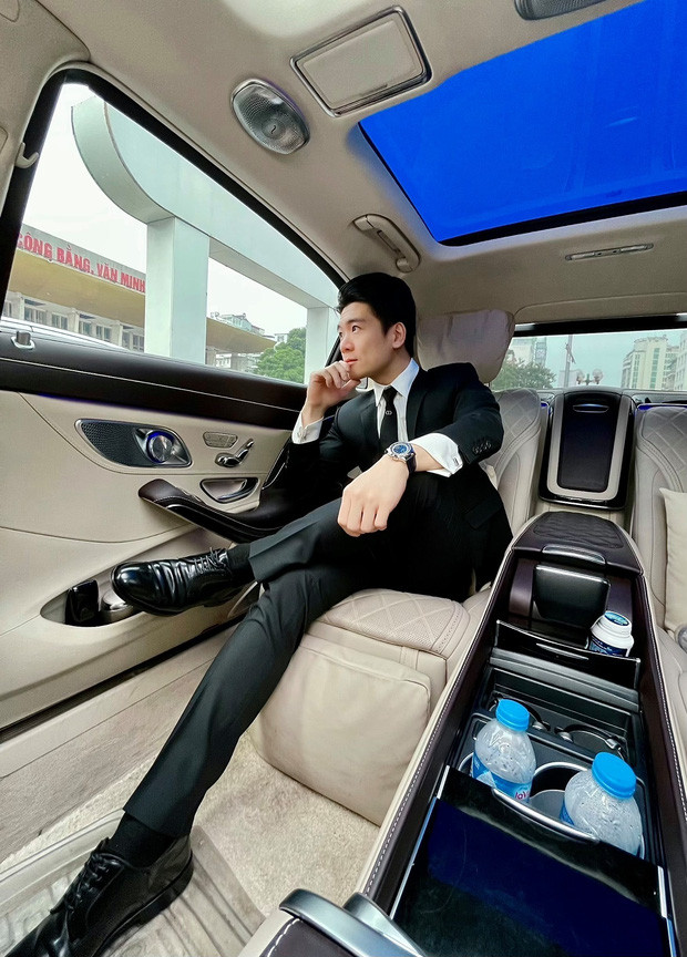Cậu cả nhà bầu Hiển trên chiếc Mercedes-Maybach S 650 giá khoảng hơn 17 tỷ đồng. Ảnh: FBNV
