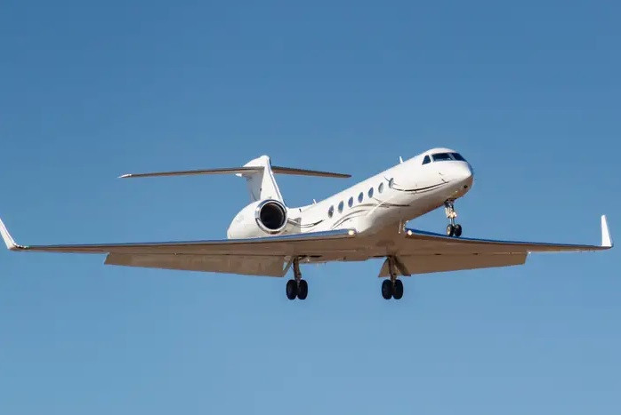 Elon Musk đã mua một chiếc máy bay phản lực Gulfstream G550 vào tháng 8/2020 và một chiếc khác vào tháng 9/2021. Trong đó, chiếc Gulfstream G550 mới có giá 62 triệu USD. Ảnh: BI