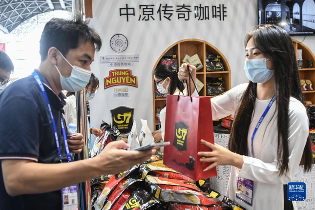 Thế giới cà phê Trung Nguyên Legend toạ lạc tại số 699 đường Nanjing, con phố thương mại sôi động bậc nhất tại Thượng Hải, Trung Quốc. Ảnh: Tiền phong