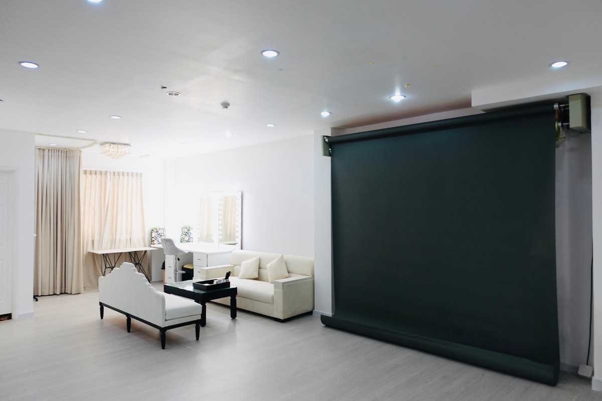 Ngoài ra, trong tòa nhà còn có phòng studio, phòng karaoke...