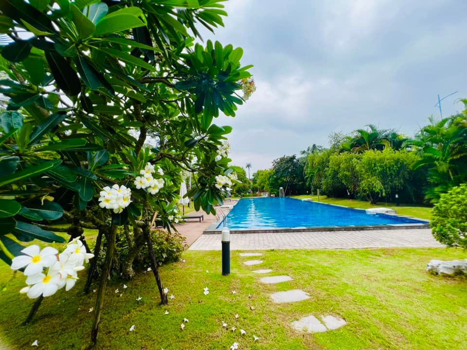 Nữ diễn viên cho biết, cô tự cho bản thân được lười biếng một hôm để đi resort nghỉ dưỡng "tại gia".