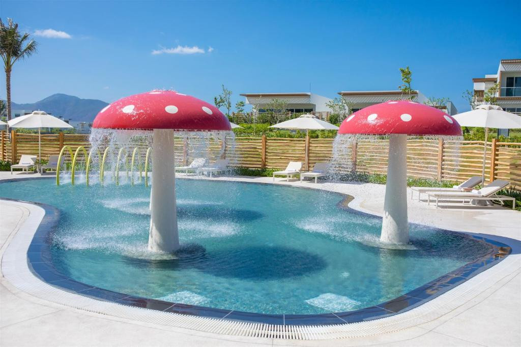 Tại khu nghỉ dưỡng còn có các câu lạc bộ trẻ em và thanh thiếu niên.