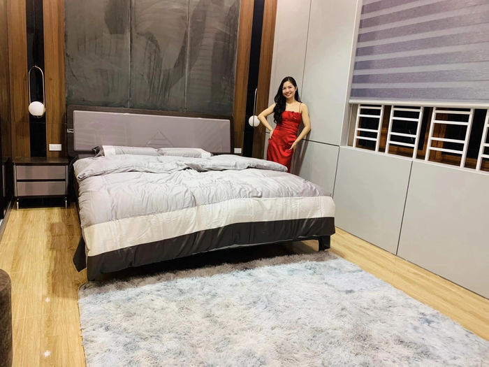 Phòng ngủ rộng rãi có thiết kế hiện đại. Ảnh: Bestie