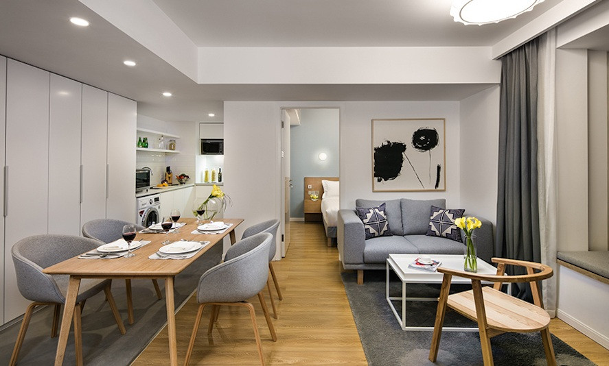 Sau đó, người dân mua lại từ các chủ đầu tư sẽ tiếp nhận hợp đồng thuê đất đối với bất động sản nhà ở kéo dài từ 50 năm đến 70 năm, tùy thuộc “tuổi thọ” của căn nhà và địa thế của tòa chung cư. Ảnh: Yicai Global