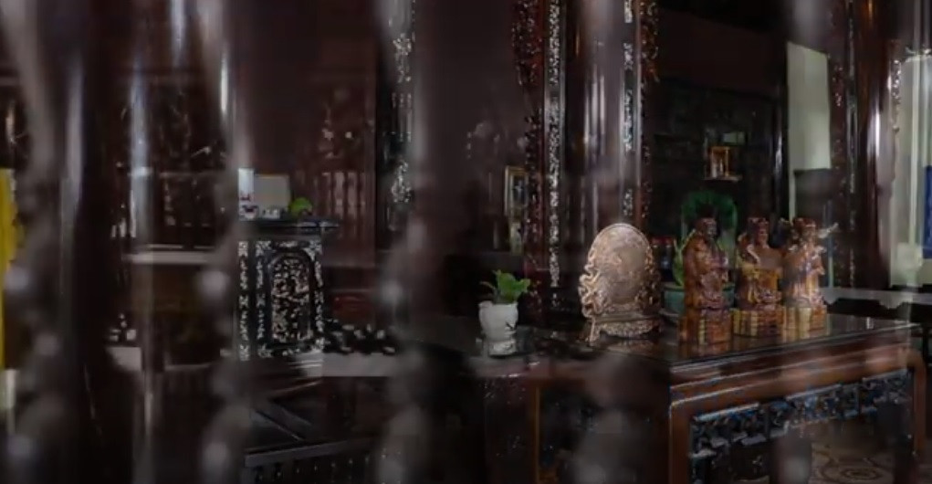 Nghệ thuật trang trí trong nhà mang nhiều chủ dề với những đề tài cổ điển của người Việt xưa cùng ý tưởng mang phong cách phương Tây. Ảnh chụp màn hình