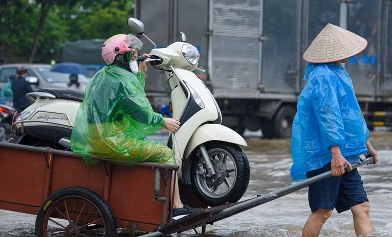 Nhung dich vu “hot bac” khi Ha Noi ngap sau mua lon-Hinh-2