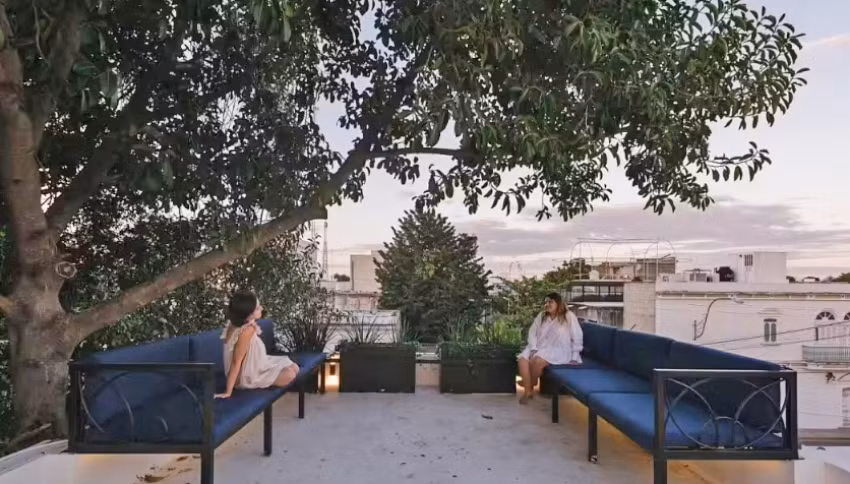 Có thể nói, ngôi nhà độc đáo này đã mang đến cho chủ nhân một điều kiện sống thật thơ mộng và thoải mái với những không gian cá tình nhưng vẫn thật duyên dáng.