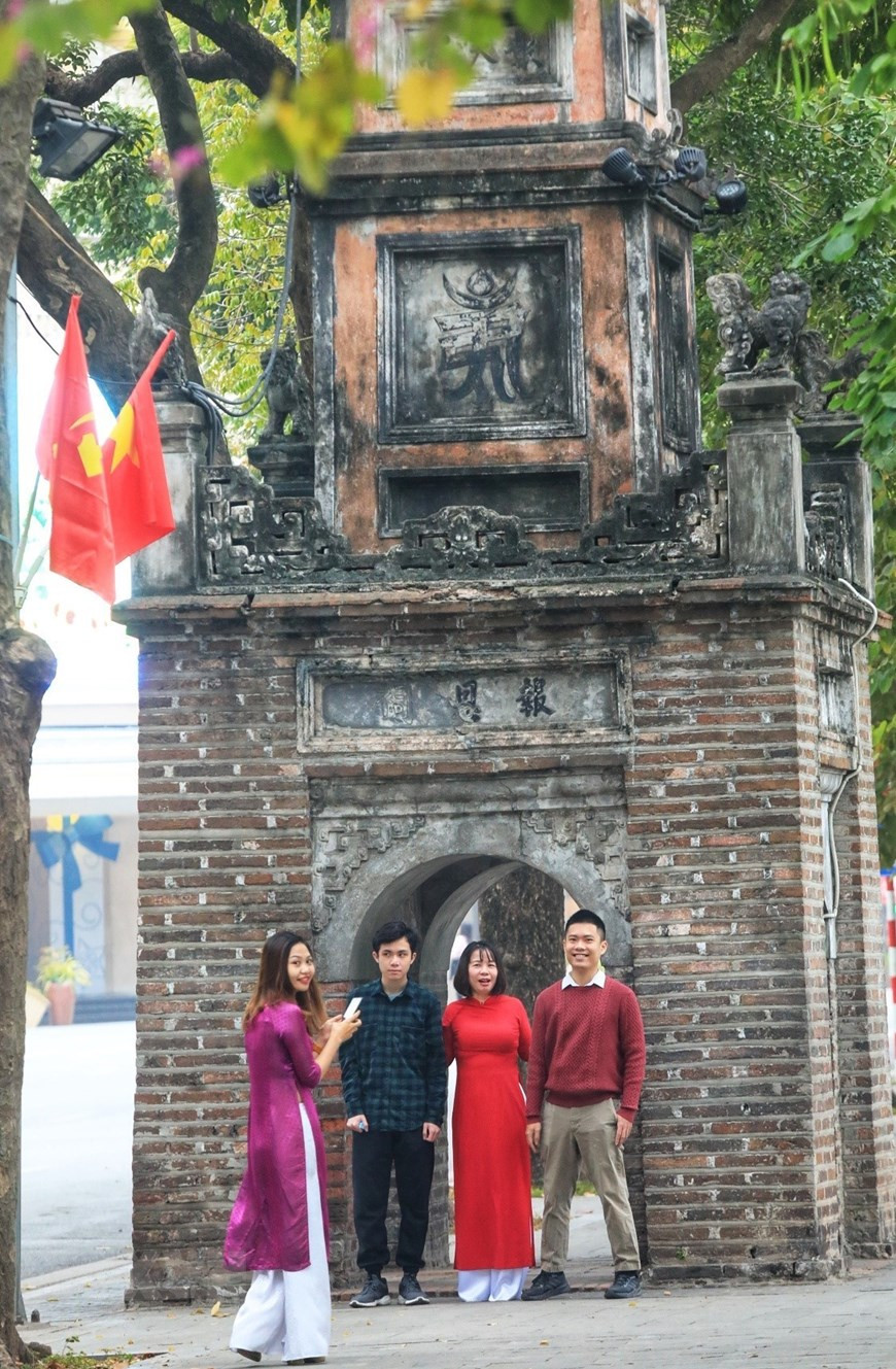 Vẫn còn tình trạng người dân không thực hiện nghiêm công tác phòng, chống dịch. (Ảnh: Tuấn Anh/TTXVN)