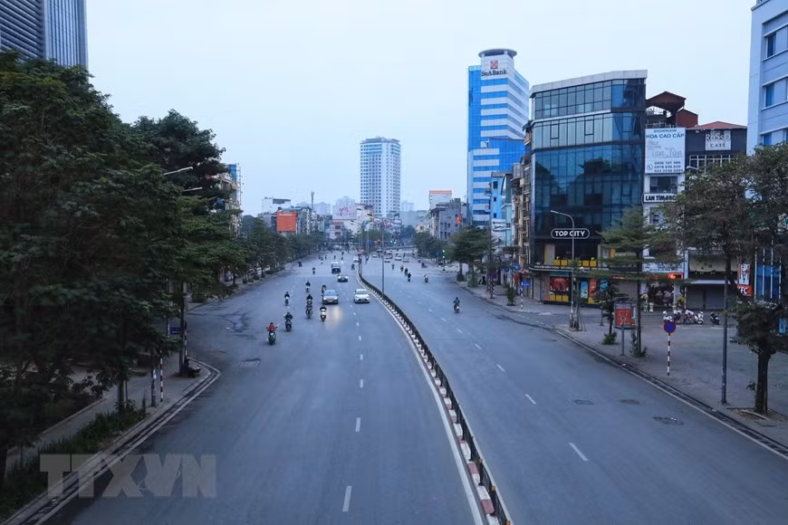  Đường phố vắng vẻ ngày đầu năm (ảnh chụp tại phố Tây Sơn, quận Thanh Xuân). (Ảnh: Tuấn Anh/TTXVN)