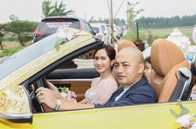 Đại gia buôn lợn nức tiếng Hải Dương từng thu hút sự chú ý của cộng đồng mạng khi tổ chức bữa tiệc kỷ niệm 15 năm ngày cưới hoành tráng trong khuôn viên tư gia rộng hàng nghìn mét vuông. Ảnh: Dân Việt