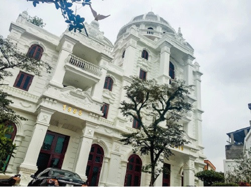 Một nữ đại gia ở Phú Thọ cũng khiến nhiều người "choáng ngợp" khi sở hữu lâu đài trắng trị giá tới 200 tỷ. Ảnh: Vietnamnet