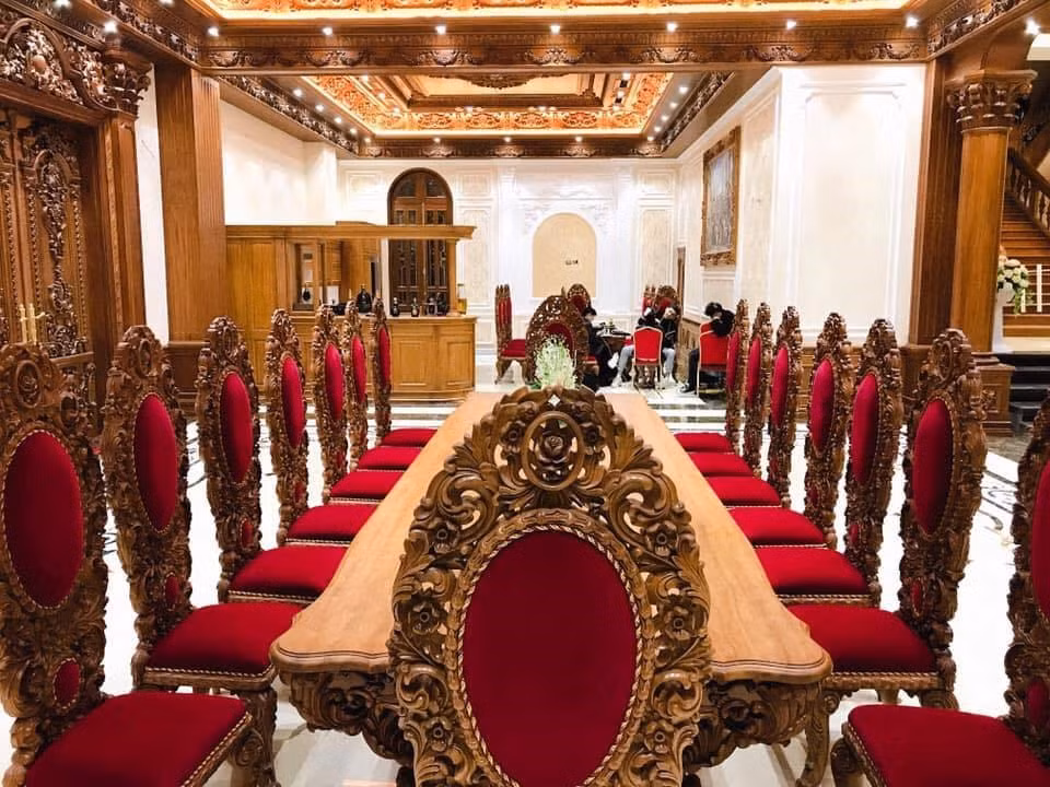 Bên trong căn biệt thự lung linh và tráng lệ. Ảnh: Facebook