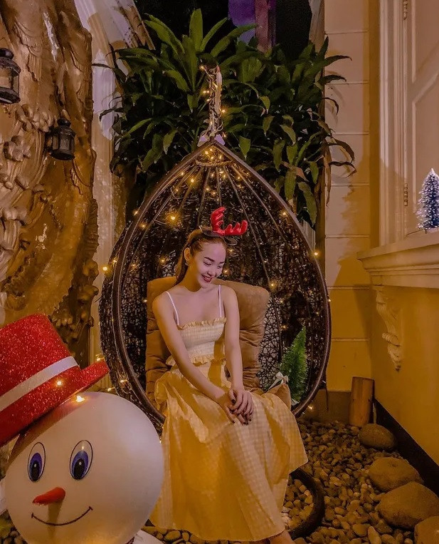 Ở góc sân, Minh Hằng thiết kế thành không gian thư giãn cực kỳ lãng mạn. Ảnh: FBNV