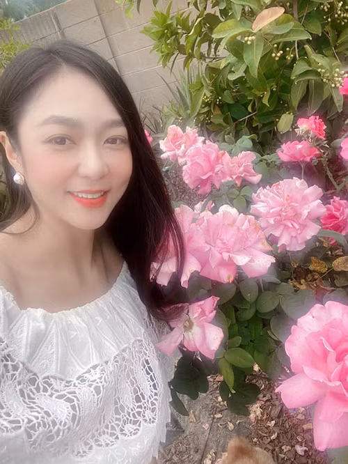 Căn nhà của Hà Thanh Xuân ở tiểu bang California (Mỹ). Mảnh vườn rộng 600 m2 phía sau nhà là nơi thư giãn cho gia đình. Ảnh: FBNV