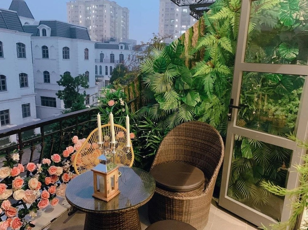 Hiện tại, vợ chồng Tuấn Hưng sống trong căn biệt thự thiết kế theo phong cách châu Âu, thuộc khu đô thị cao cấp dành cho giới thượng lưu ở Hà Nội. Ảnh: FBNV