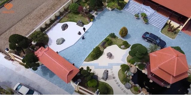 Tổng diện tích mặt bằng của ngôi nhà lên tới 1.500m2, trong đó diện tích nhà ở chỉ khoảng 200m2.