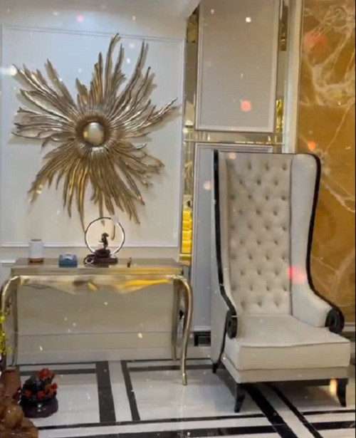 Cận cảnh phòng khách hoành tráng trong biệt thự triệu đô của Lệ Quyên Can canh phong khach hoanh trang trong biet thu trieu do cua Le Quyen