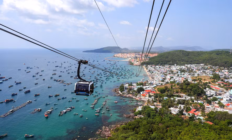 Do xo dat tour du lich dip 30/4, khach san tang gia van kin cho