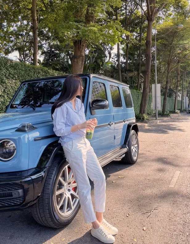 Đàm Thu Trang còn khiến dân tình trầm trồ về khoản chịu chi khi chi tiền tỷ mua xe cho ông xã. Ảnh: FBNV