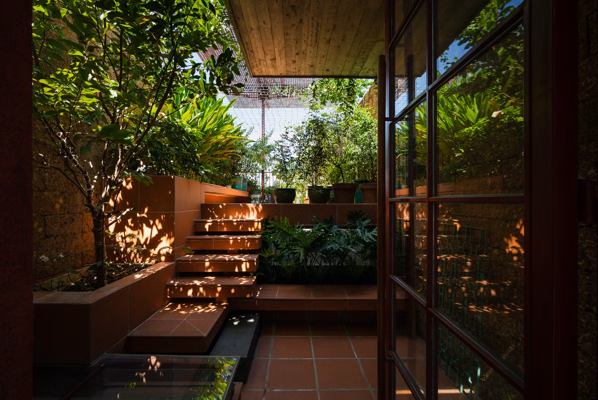 Hành trình kết thúc bằng một khoảng sân lớn là nơi dành để trồng cây, rau sạch, không gian thư giãn...