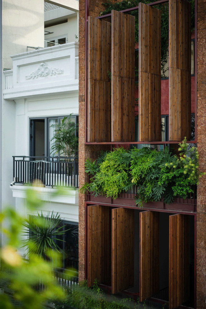 Hệ cửa này cũng điều tiết tốt các yếu tố khí hậu, môi trường như tiếng ồn, khói bụi, nắng mưa…