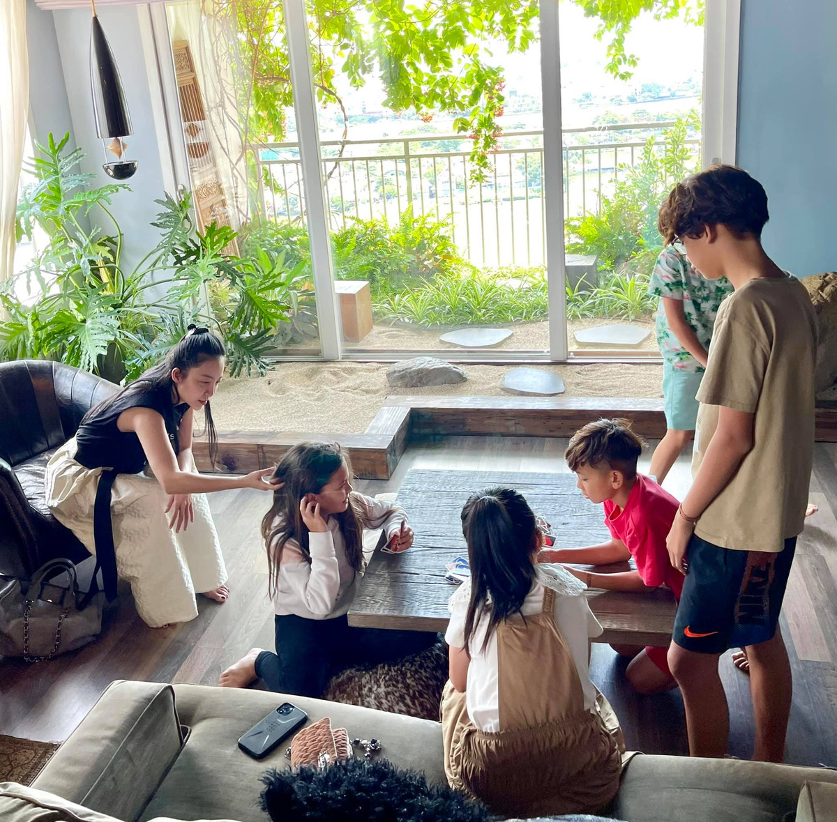 Căn nhà trị giá hơn 22 tỷ đồng, gồm 3 ban công và 3 phòng ngủ riêng biệt.