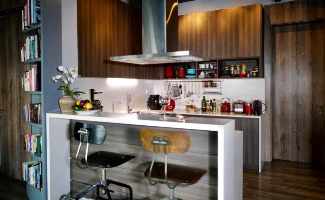 Phòng bếp rộng 25m2 được thiết kế mở thông với khu vực ăn uống nên đón được nhiều nắng, thoáng luôn sạch sẽ.